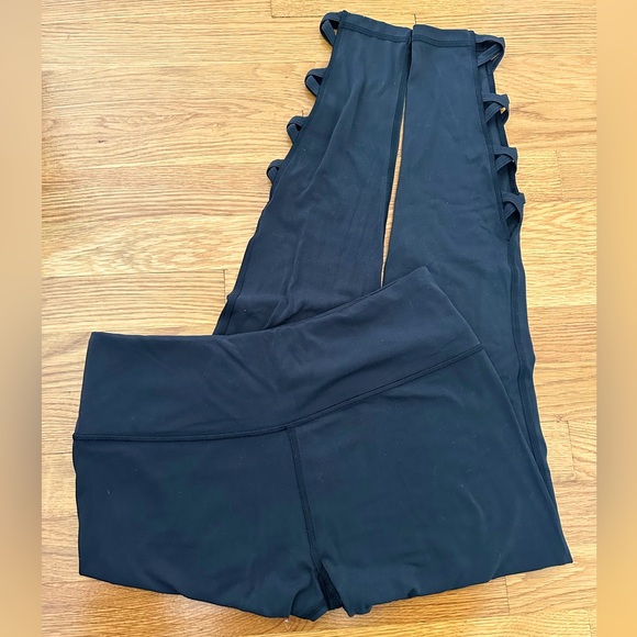 Victoria’s Secret Women’s Medium Leggings - Picture 6 of 9